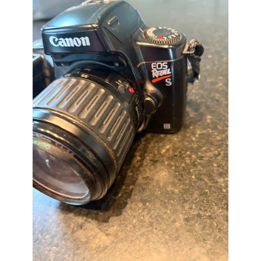 vintage Canon EOS Rebel S II 35mm film camera Quantaray 35-80mm zoom lens flash